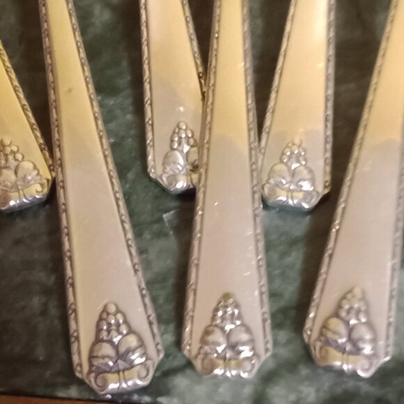 Bordeaux Soup Spoons/6 pc - Picture 6 of 7